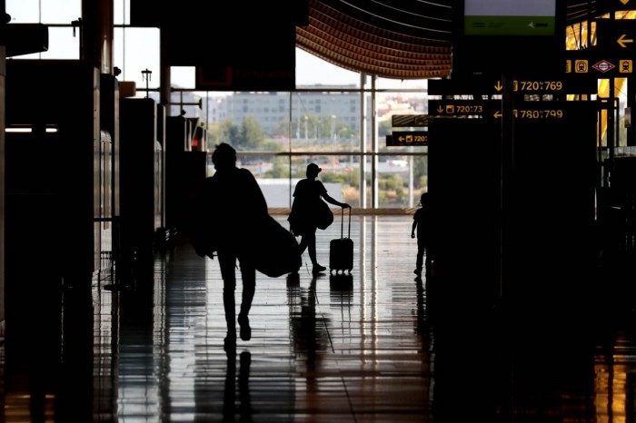 Un blackout colpisce la Spagna, disagi anche in Portogallo e Francia. Sanchez “Nessuna ipotesi esclusa”